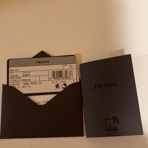 COPY - PRADA leather shoulder bag . - Picture 9 of 13